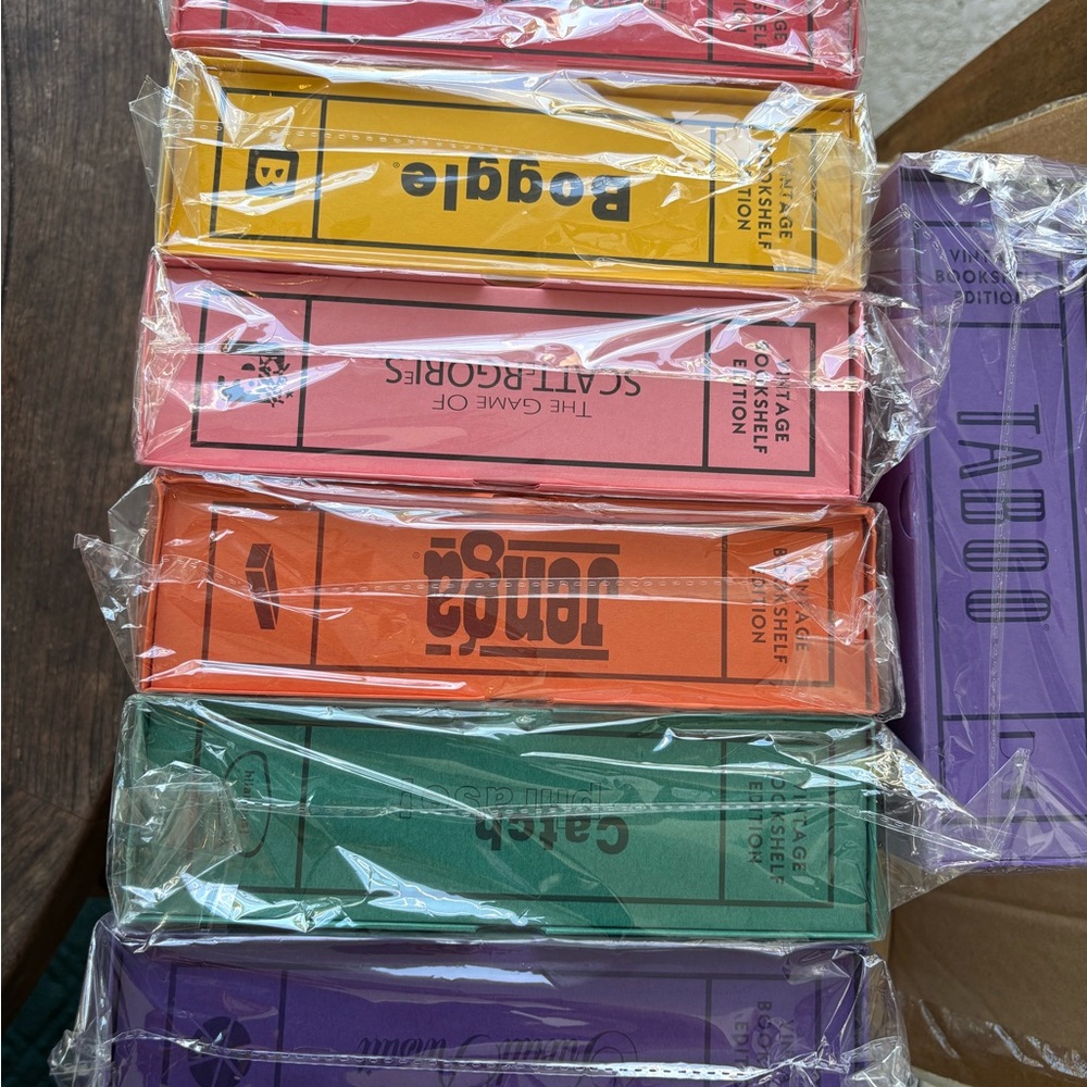 7 New “Vintage Edition Bookcase”Game Set